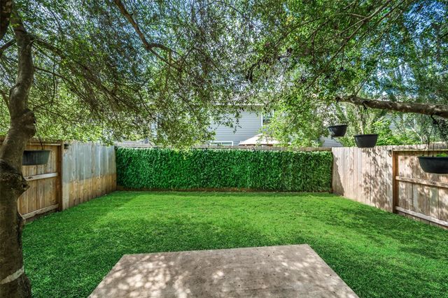 38 Wineberry Place, The Woodlands, TX 77382