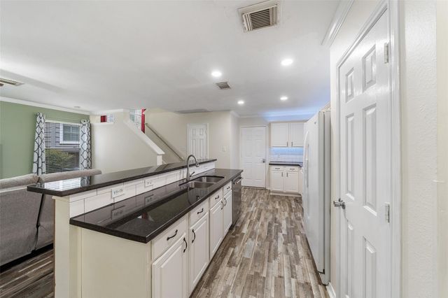 38 Wineberry Place, The Woodlands, TX 77382