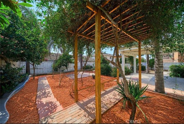6377 Peach Ave, Eastvale, CA 92880