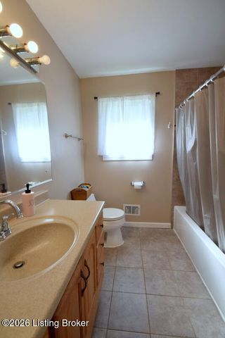 9002 Annlou Dr, Louisville, KY 40272
