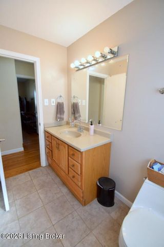 9002 Annlou Dr, Louisville, KY 40272