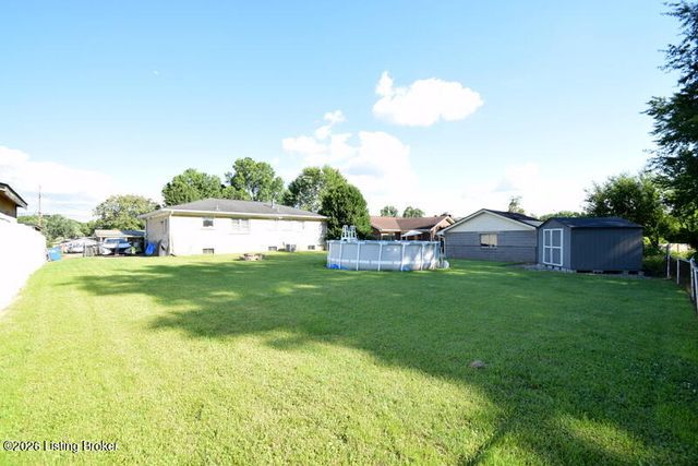 9002 Annlou Dr, Louisville, KY 40272