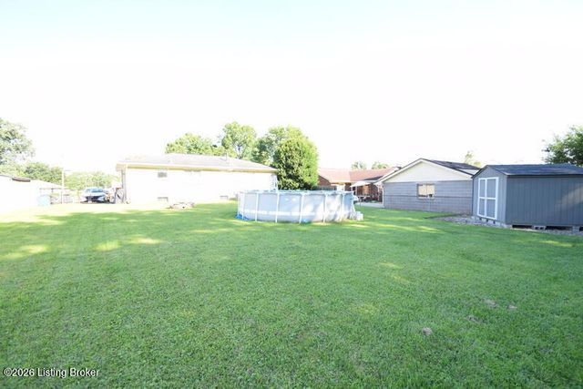 9002 Annlou Dr, Louisville, KY 40272