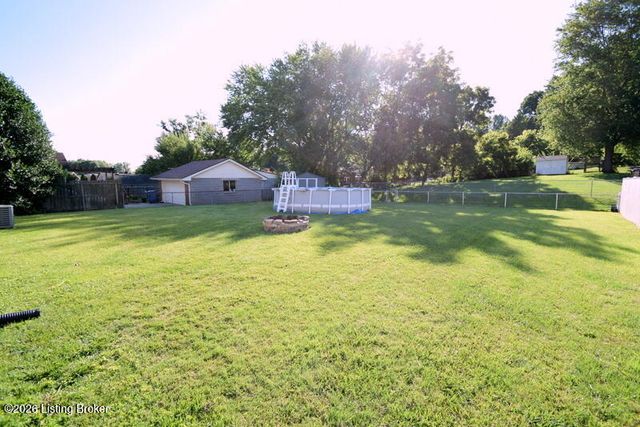 9002 Annlou Dr, Louisville, KY 40272