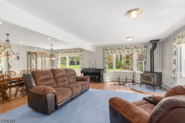 75 Wolfs Corner Rd, Green Twp., NJ 07860