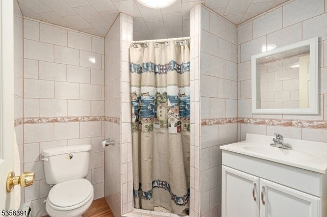 75 Wolfs Corner Rd, Green Twp., NJ 07860