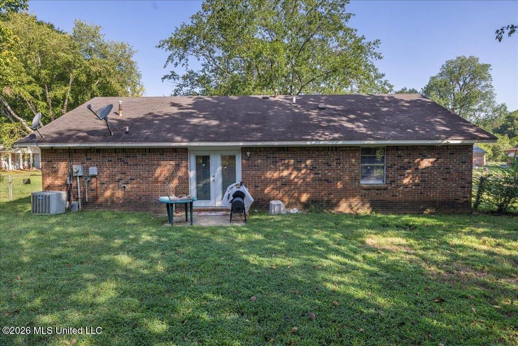 5161 Crestwood Cove, Horn Lake, MS 38637 — photo 2