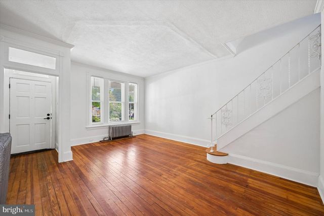 302 FOUNTAIN ST, Philadelphia, PA 19128