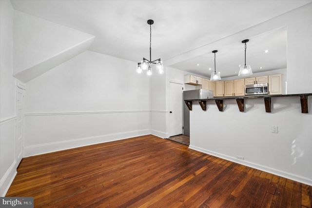 302 FOUNTAIN ST, Philadelphia, PA 19128
