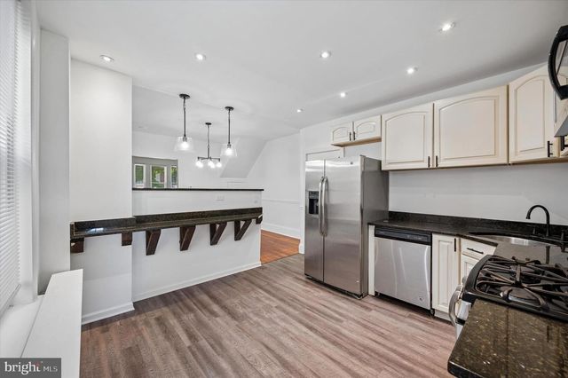 302 FOUNTAIN ST, Philadelphia, PA 19128