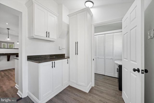 302 FOUNTAIN ST, Philadelphia, PA 19128