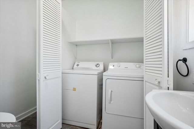 302 FOUNTAIN ST, Philadelphia, PA 19128