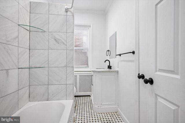 302 FOUNTAIN ST, Philadelphia, PA 19128