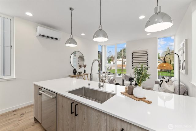 945 NW 61st Street, Seattle, WA 98107