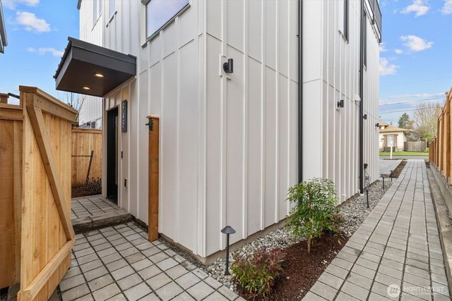 945 NW 61st Street, Seattle, WA 98107