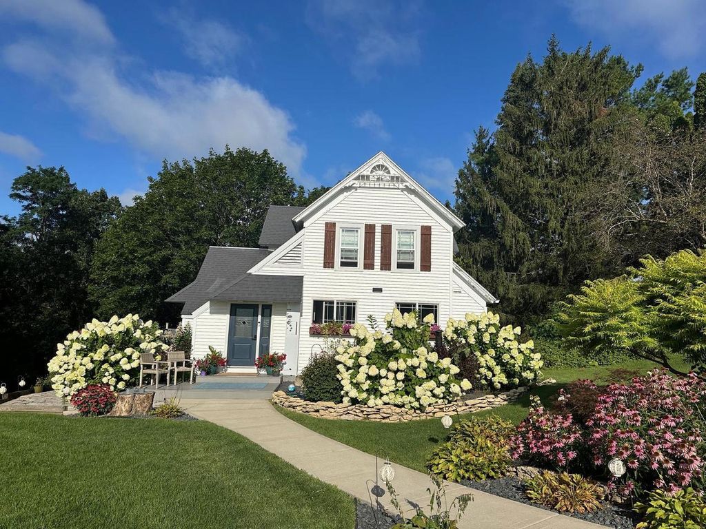 3891 Birch Trail, Cross Plains, WI 53528