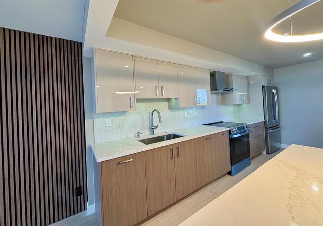 12 Royal Palm Way 6030, Boca Raton, FL 33432
