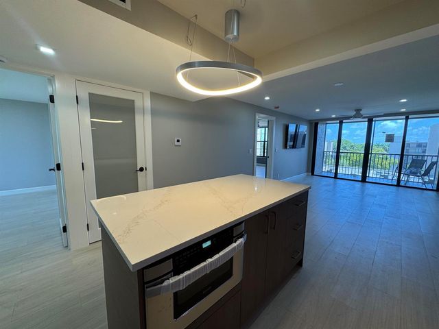 12 Royal Palm Way 6030, Boca Raton, FL 33432