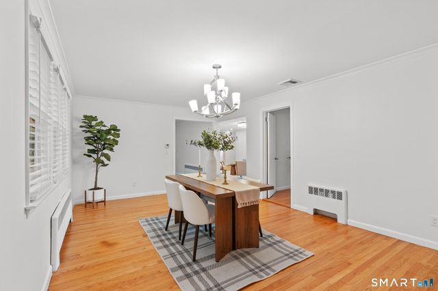 2 Old Field Road, West Hartford, CT 06117