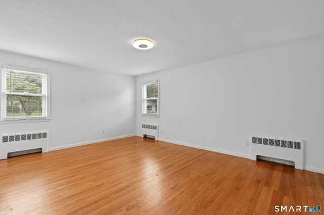 2 Old Field Road, West Hartford, CT 06117