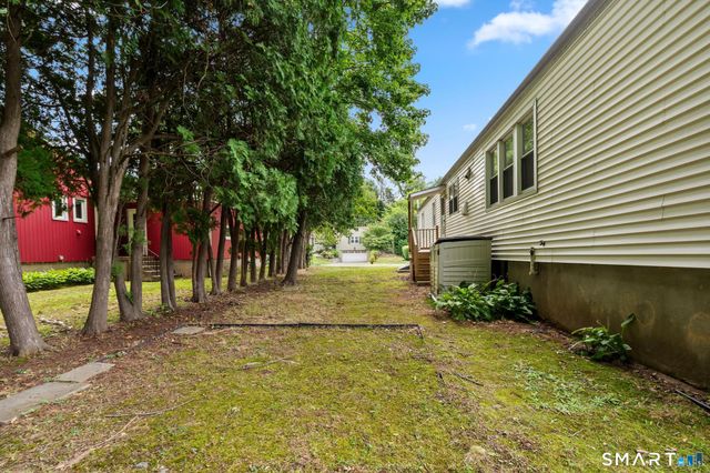 2 Old Field Road, West Hartford, CT 06117