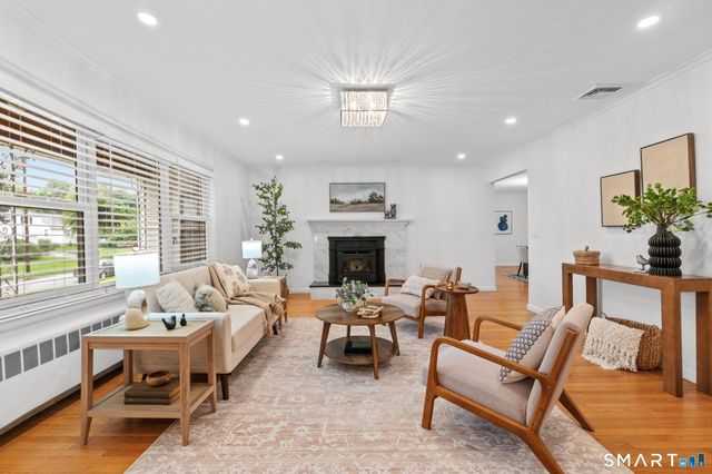 2 Old Field Road, West Hartford, CT 06117