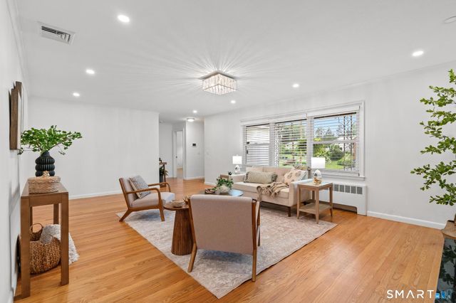 2 Old Field Road, West Hartford, CT 06117