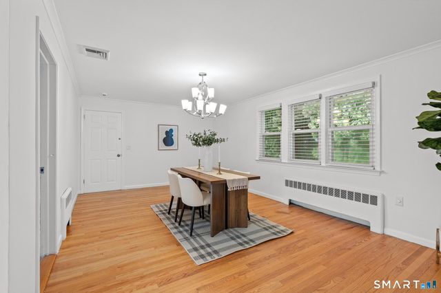 2 Old Field Road, West Hartford, CT 06117