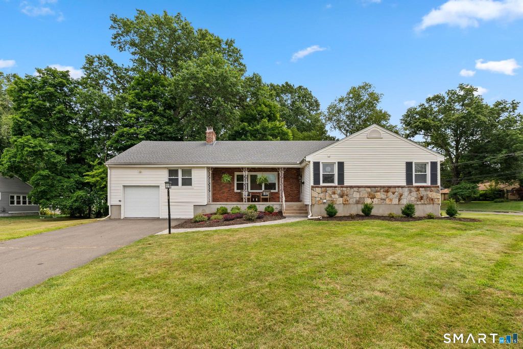 2 Old Field Road, West Hartford, CT 06117