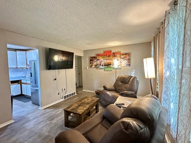 12 Pointcross Drive, Circle Pines, MN 55014