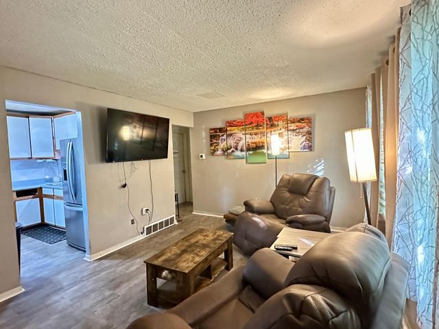 12 Pointcross Drive, Circle Pines, MN 55014