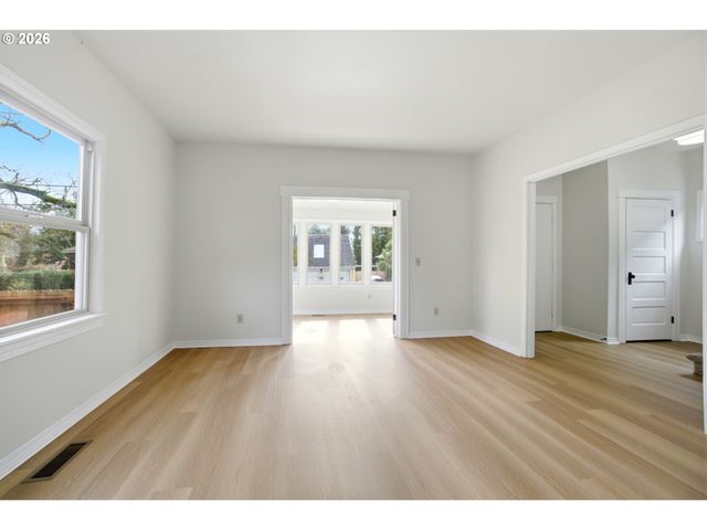 1421 Se PINE St, Portland, OR 97214