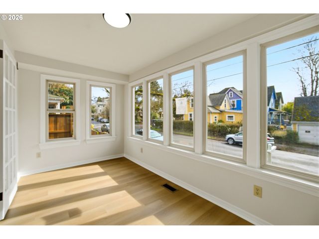 1421 Se PINE St, Portland, OR 97214