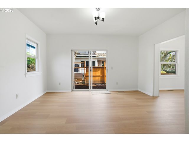 1421 Se PINE St, Portland, OR 97214