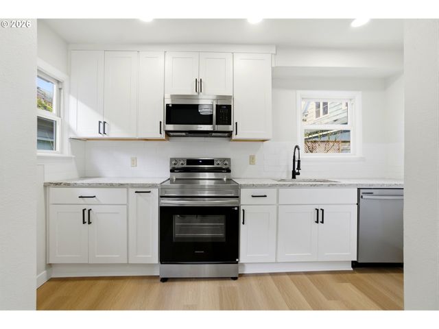 1421 Se PINE St, Portland, OR 97214