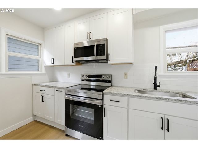 1421 Se PINE St, Portland, OR 97214