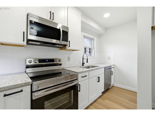 1421 Se PINE St, Portland, OR 97214