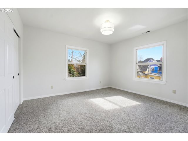 1421 Se PINE St, Portland, OR 97214