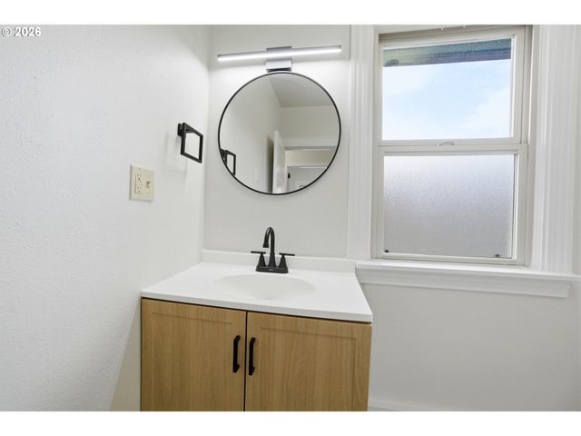 1421 Se PINE St, Portland, OR 97214