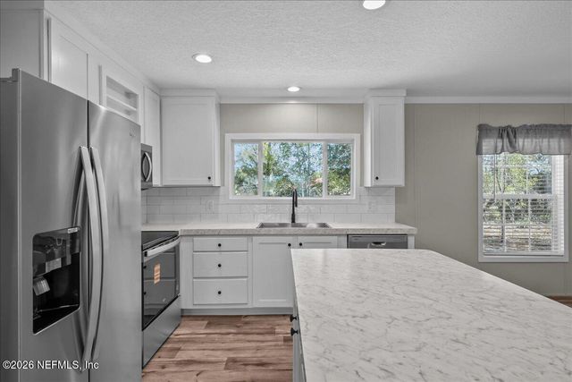 112 HIGHLAND Drive, Hawthorne, FL 32640