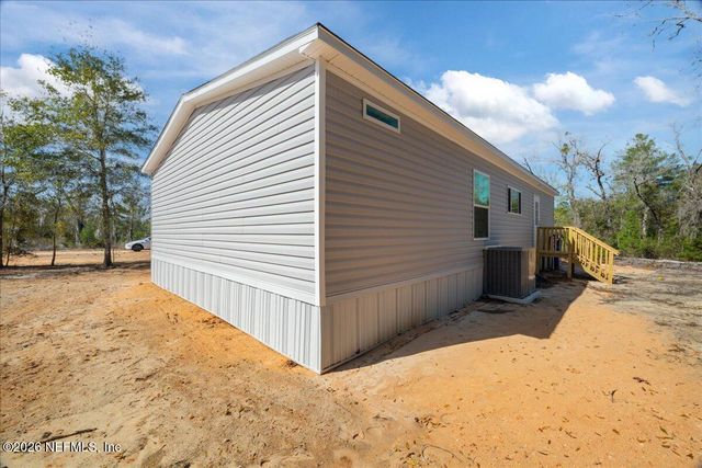 112 HIGHLAND Drive, Hawthorne, FL 32640