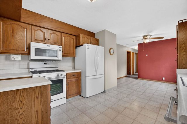 5770 Poppy Garden Road, Colona, IL 61241
