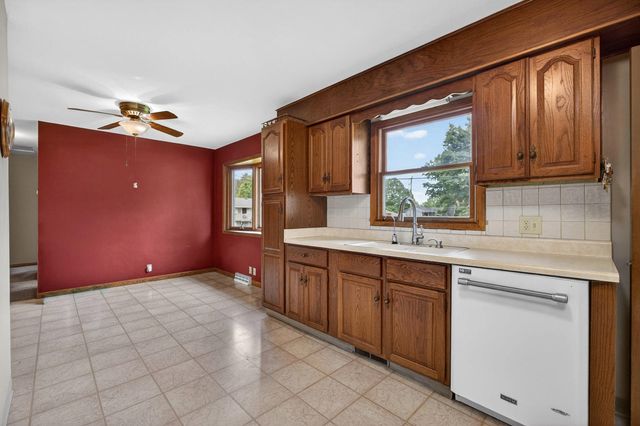 5770 Poppy Garden Road, Colona, IL 61241