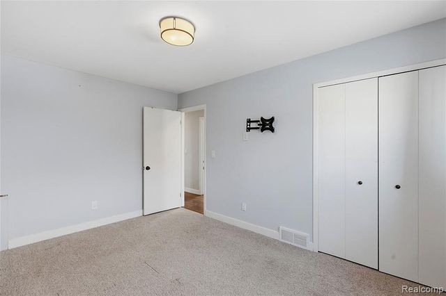 23401 Grove Street, Saint Clair Shores, MI 48080