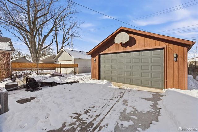 23401 Grove Street, Saint Clair Shores, MI 48080