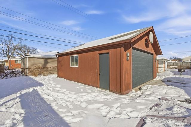 23401 Grove Street, Saint Clair Shores, MI 48080