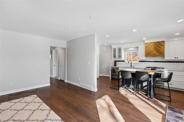 23401 Grove Street, Saint Clair Shores, MI 48080