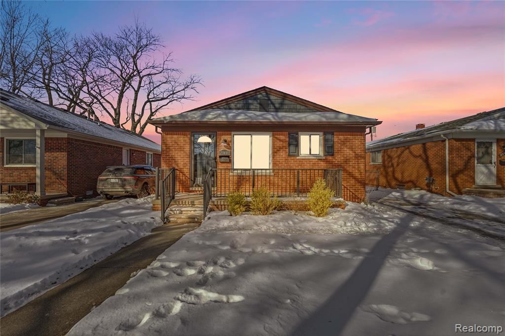 23401 Grove Street, Saint Clair Shores, MI 48080