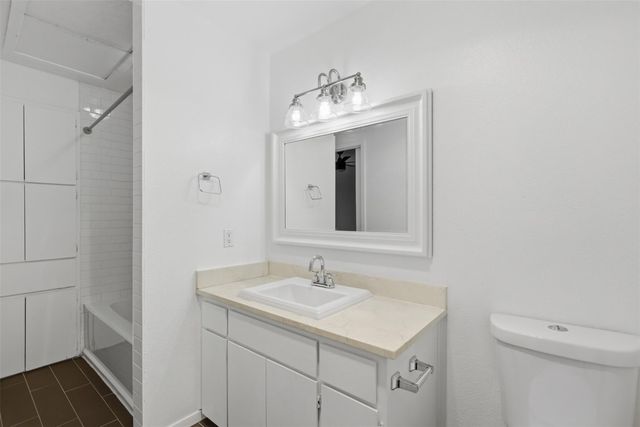 4204 Hudson Bend RD B, Austin, TX 78734