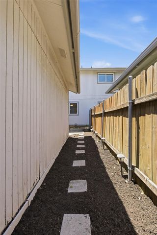 4204 Hudson Bend RD B, Austin, TX 78734
